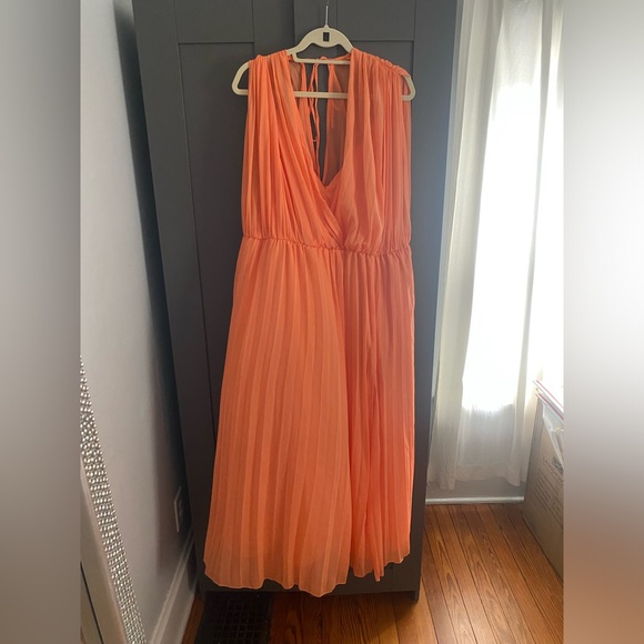 ASOS curve pleated high slit midi dress - Picture 3 of 4